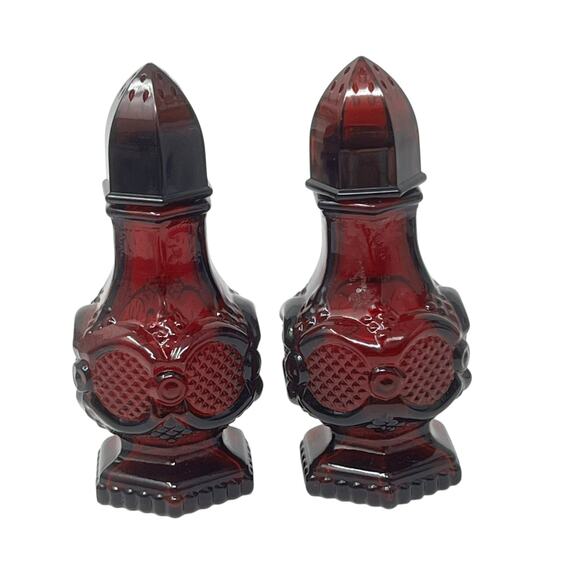 Avon 1978 Cape Cod Ruby Red Glass Salt & Pepper Shaker Set 4.5″ Vintage EUC - Picture 1 of 4